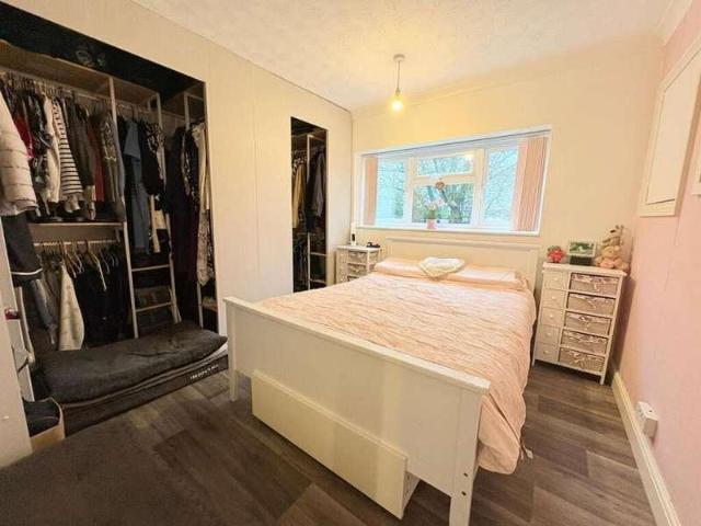 Flat for sale in Pouchen End, Hertfordshire
