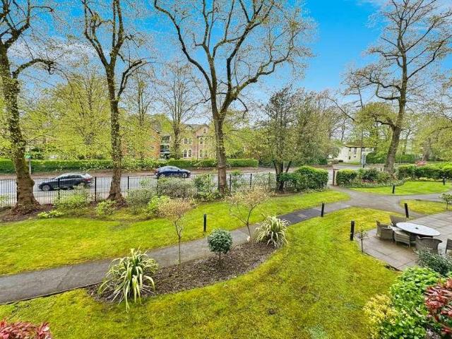Flat for sale in Heaton Park, Bury