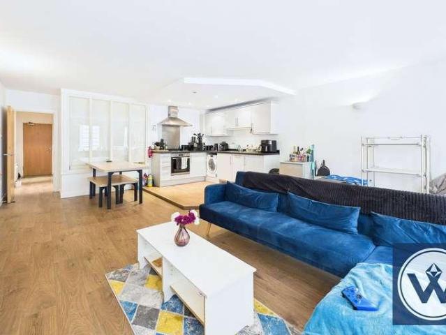 Flat for sale in West Yorkshire