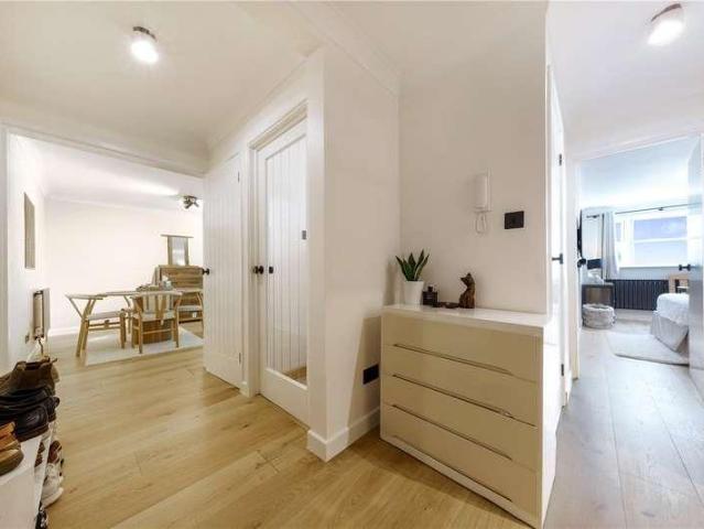 Flat for sale in London Borough of Bromley, Greater London