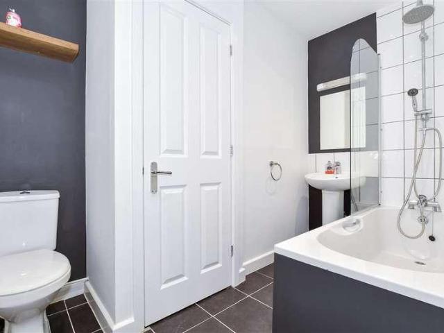 Flat for sale in Snodland, Bourne Vale