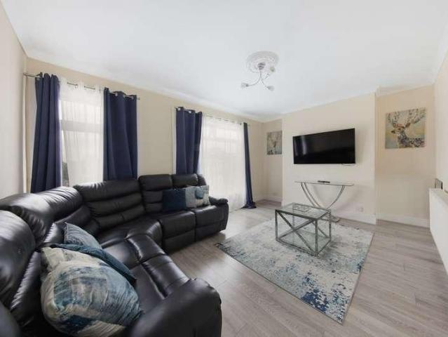 Flat for sale in London Borough of Croydon, Selhurst