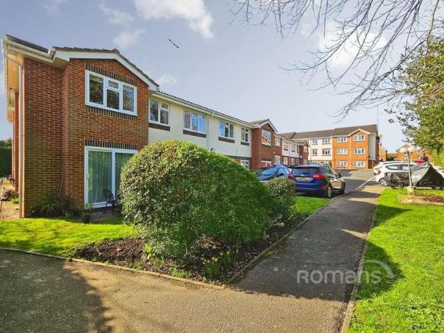 Flat for sale in Fleet, Hart