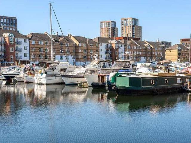 Flat for sale in Rotherhithe, Greater London