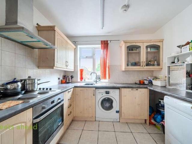 Flat for sale in London Borough of Croydon, Addiscombe