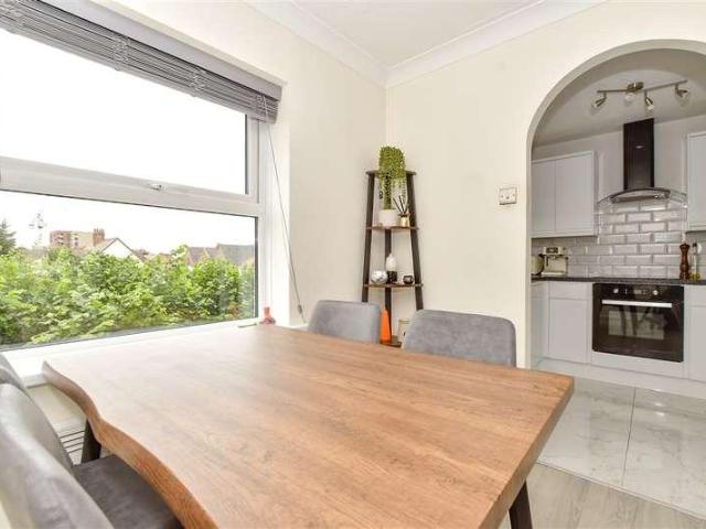 Flat for sale in Chadwell Heath, Greater London