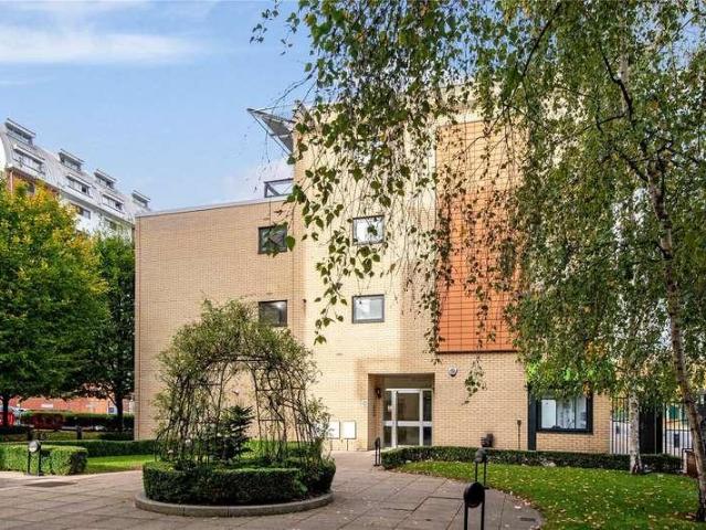 Flat for sale in Canary Wharf, Millwall