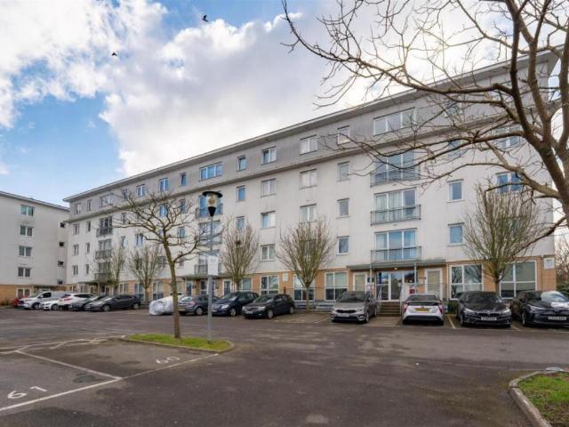 Flat for sale in Southall, Southall Green