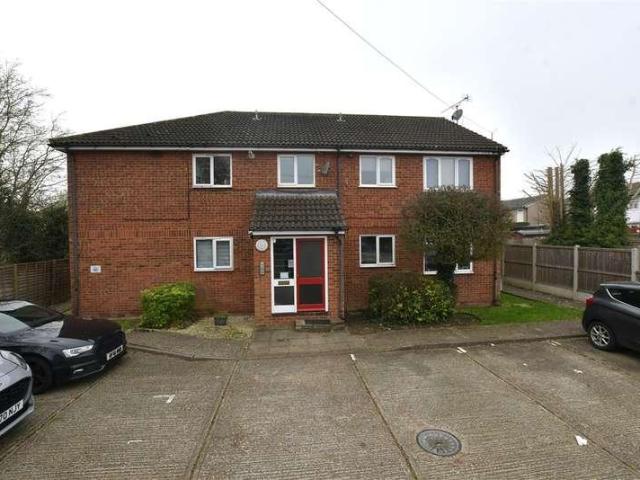 Flat for sale in Wickford