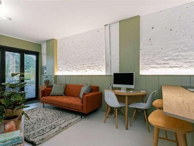 Flat for sale in Finsbury Park, Greater London