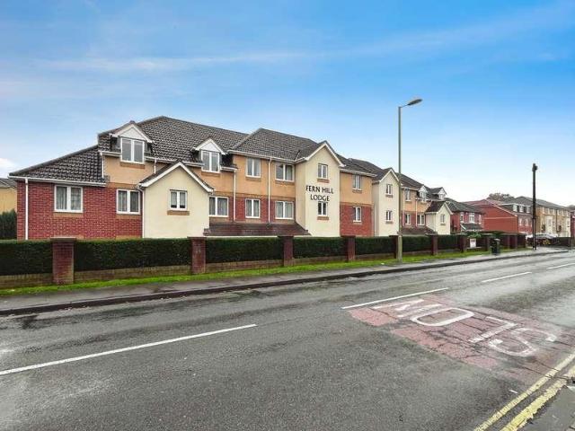 Flat for sale in Farnborough, Hampshire