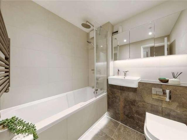 Flat for sale in Greater London