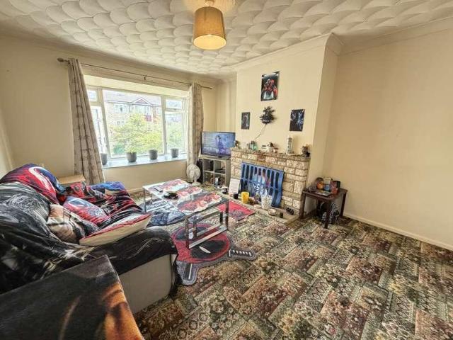 Flat for sale in Key Street, Suffolk