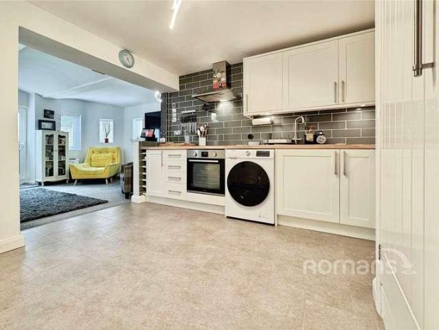 Flat for sale in Little Sandhurst