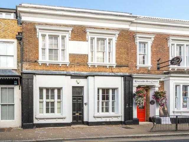 Flat for sale in Spelthorne, Surrey