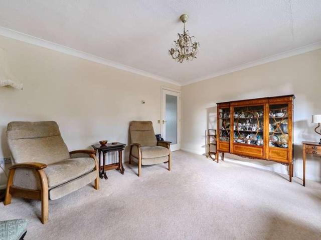 Flat for sale in Lingfield, Tandridge