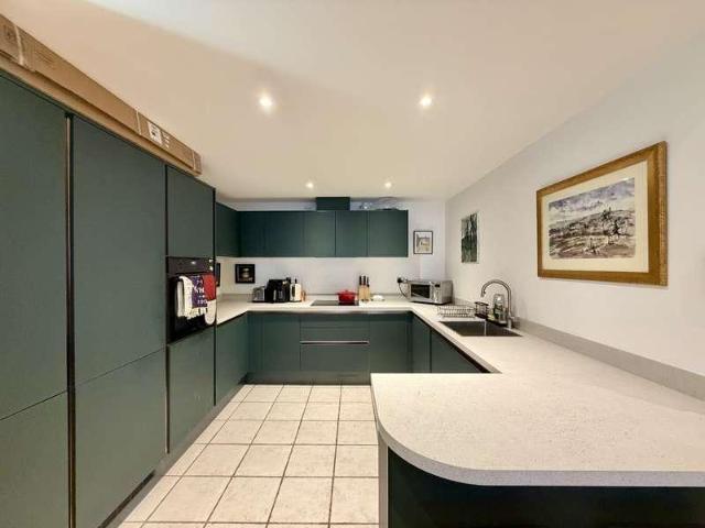 Flat for sale in City Centre, Georgia