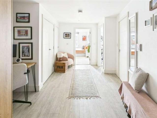 Flat for sale in London Borough of Lambeth, Greater London