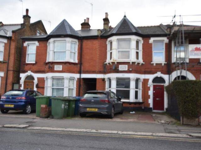 Flat for sale in Wealdstone, Greater London