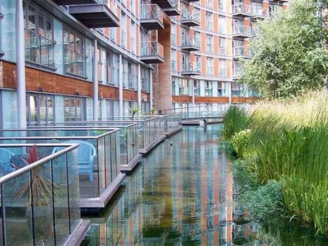 Flat for sale in Greenwich Peninsula, Greater London