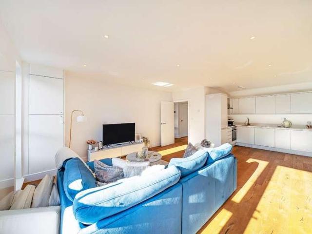 Flat for sale in North Cray, Greater London