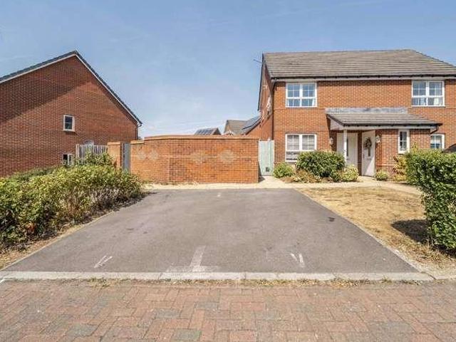 Flat for sale in Bolton Low Houses, Hampshire