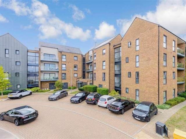 Flat for sale in Stone, Monks Orchard