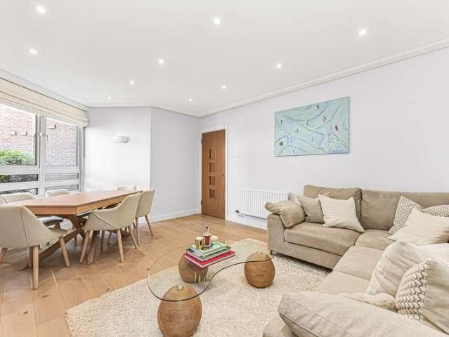 Flat for sale in St. John's Wood, Greater London