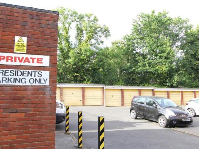 Flat for sale in Beckenham, Greater London