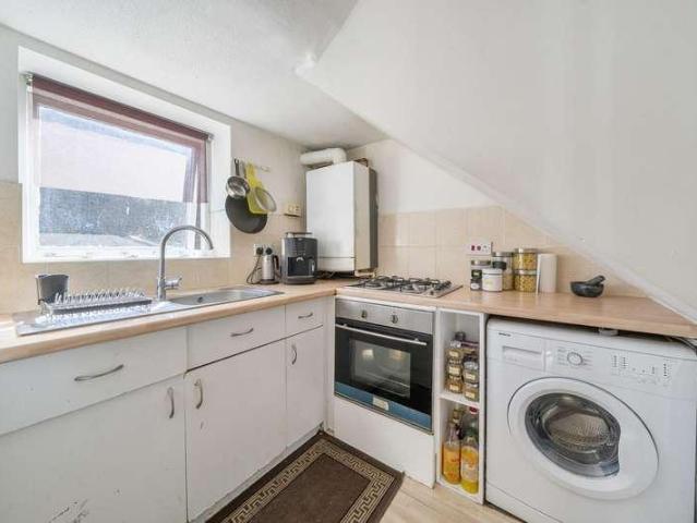 Flat for sale in London Borough of Ealing, Greater London