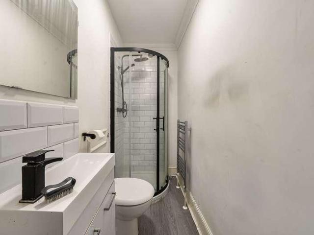 Flat for sale in The Polygon, City Of Southampton