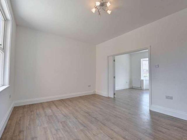 Flat for sale in Henley-on-Thames, Berrick Salome