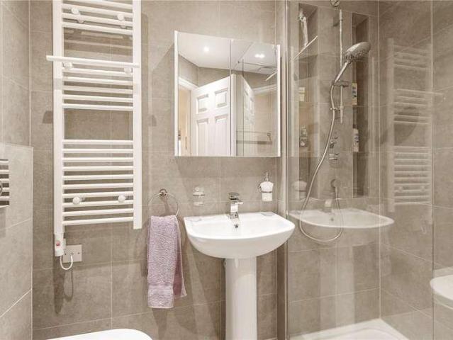 Flat for sale in Holborn, Greater London