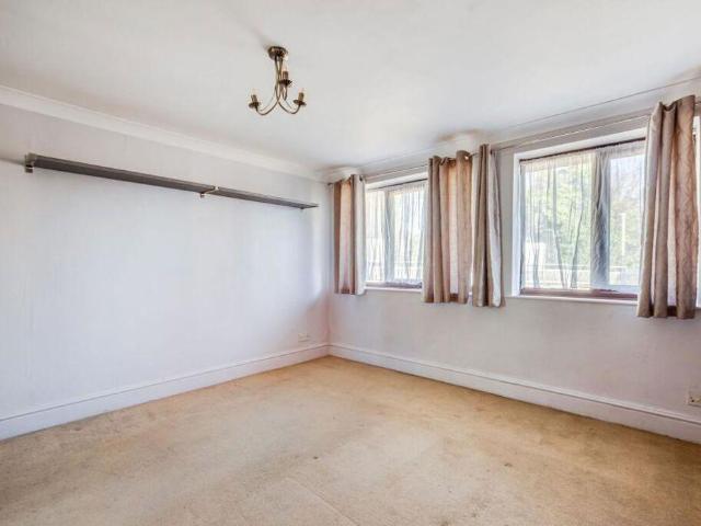 Flat for sale in Penge, Greater London