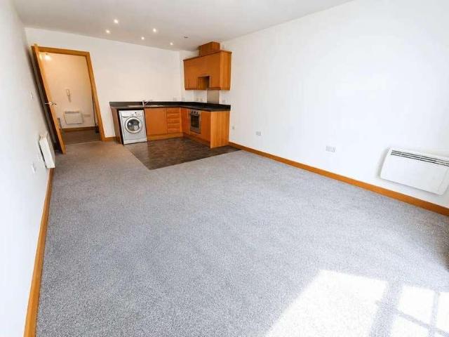 Flat for sale in Alton Barnes, Essex