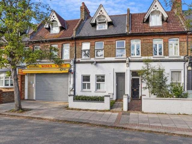 Flat for sale in London Borough of Lewisham, Forest Hill
