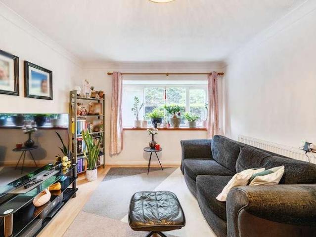Flat for sale in Ickenham, Greater London