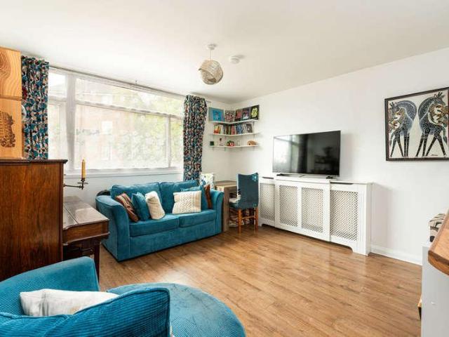 Flat for sale in Dulwich Village, Greater London