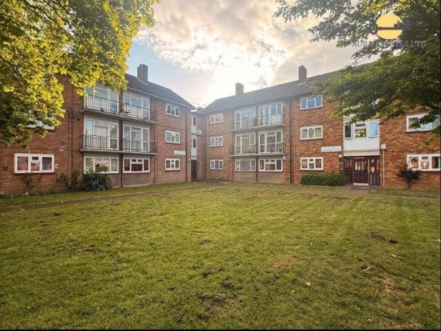 Flat for sale in Farley Hill, Spring Park