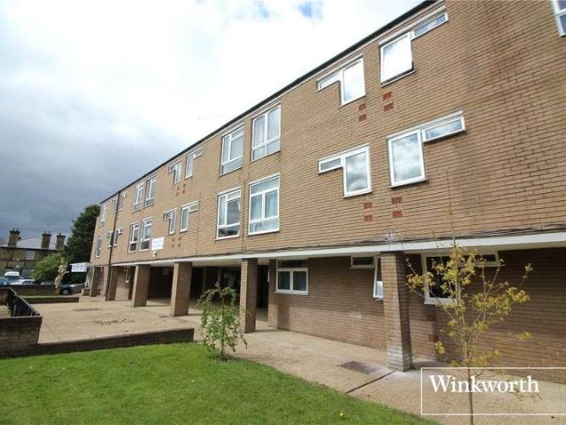Flat for sale in Elstree and Borehamwood, Elstree