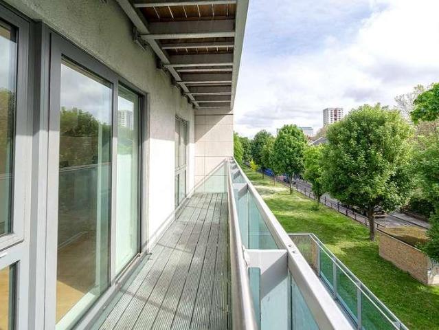 Flat for sale in St. George in the East, Wapping