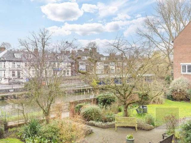 Flat for sale in East Bank, Norfolk