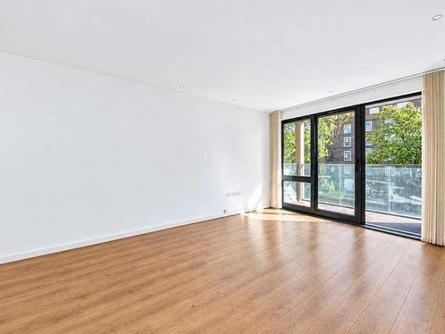 Flat for sale in Nine Elms, Greater London