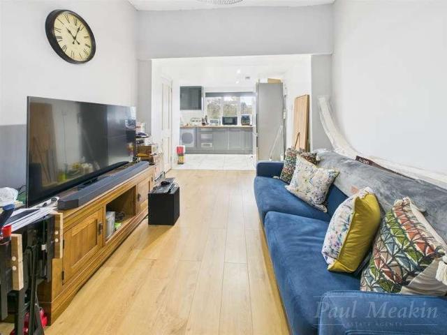Flat for sale in Croydon, Broad Green