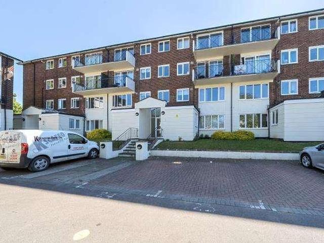 Flat for sale in The Slade, Oxfordshire