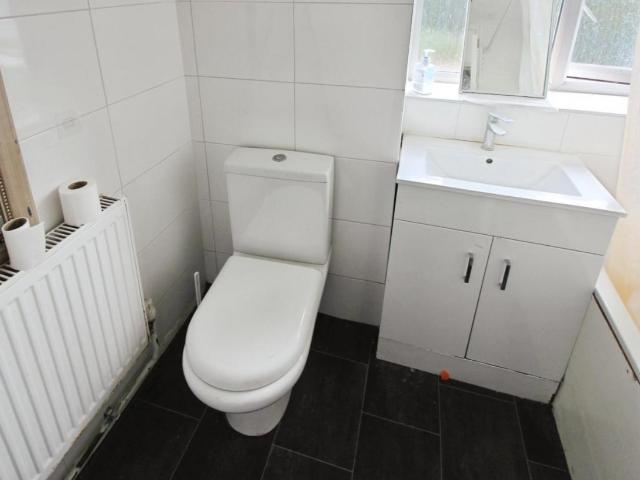 Flat for sale in Thamesmead, Greater London