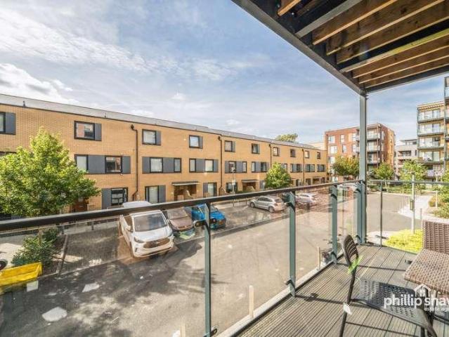 Flat for sale in Colindale Retail Park, Greater London