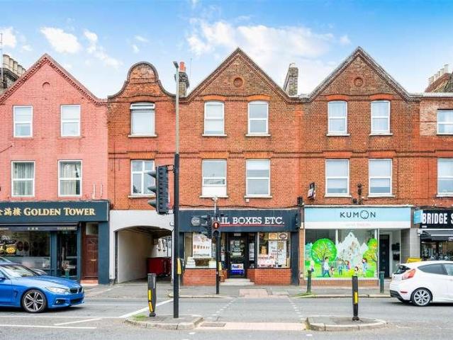 Flat for sale in Epsom, Epsom and Ewell