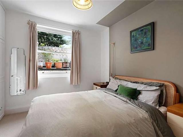 Flat for sale in Dulwich, Greater London