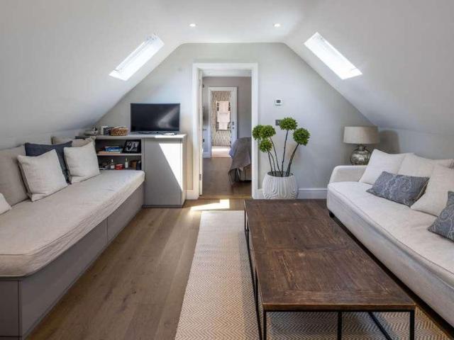 Flat for sale in London Borough of Ealing, Greater London